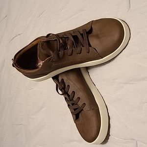 Brown leather Sperry shoes